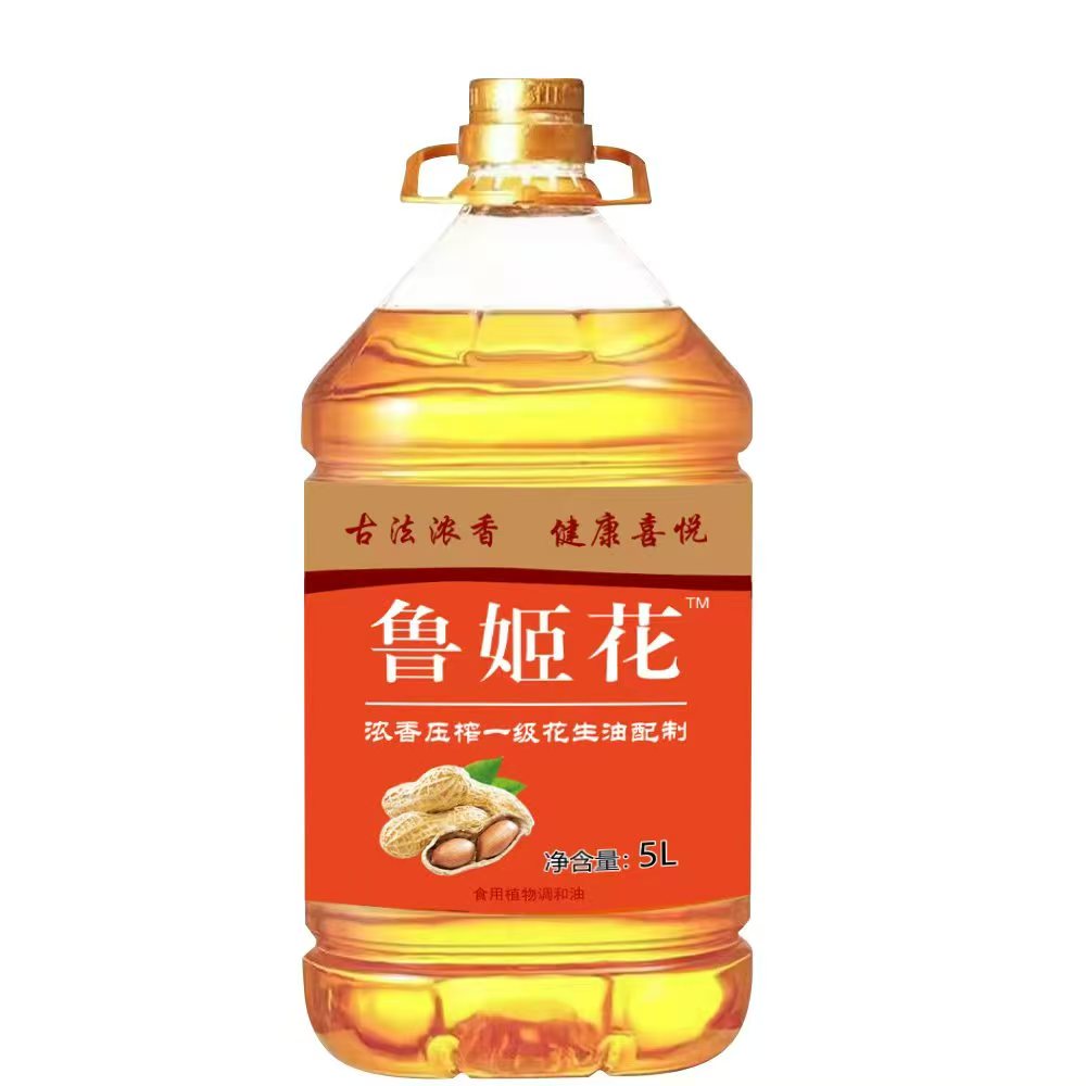 鲁姬花花生油产品包装，深色玻璃瓶装琥珀色花生油，传统瓶型设计，标签突出花生图案和品牌名称